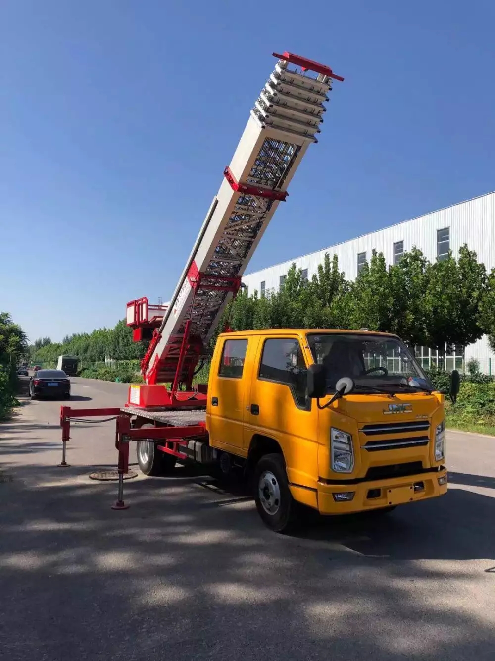 旌德县附近的云梯车出租服务：轻松解决高空作业需求