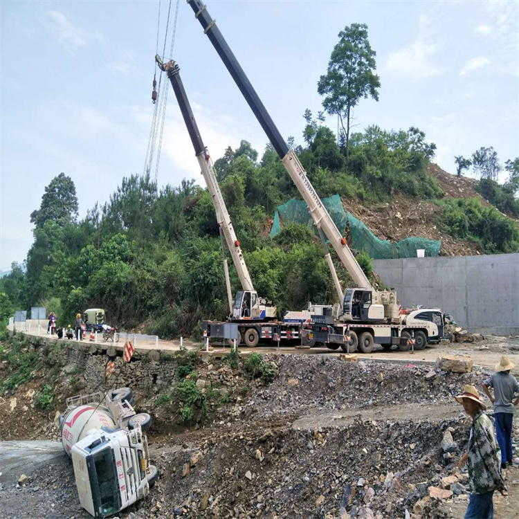 旌德县汽车掉沟里叫吊车救援要多少钱